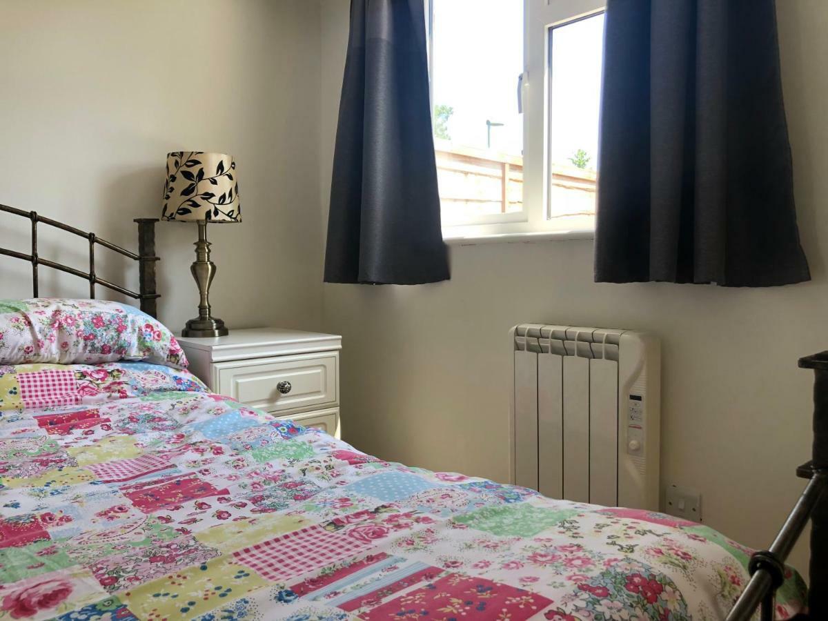 Home-From-Home - Self Catering Garden Apartment, Waterlooville Kültér fotó