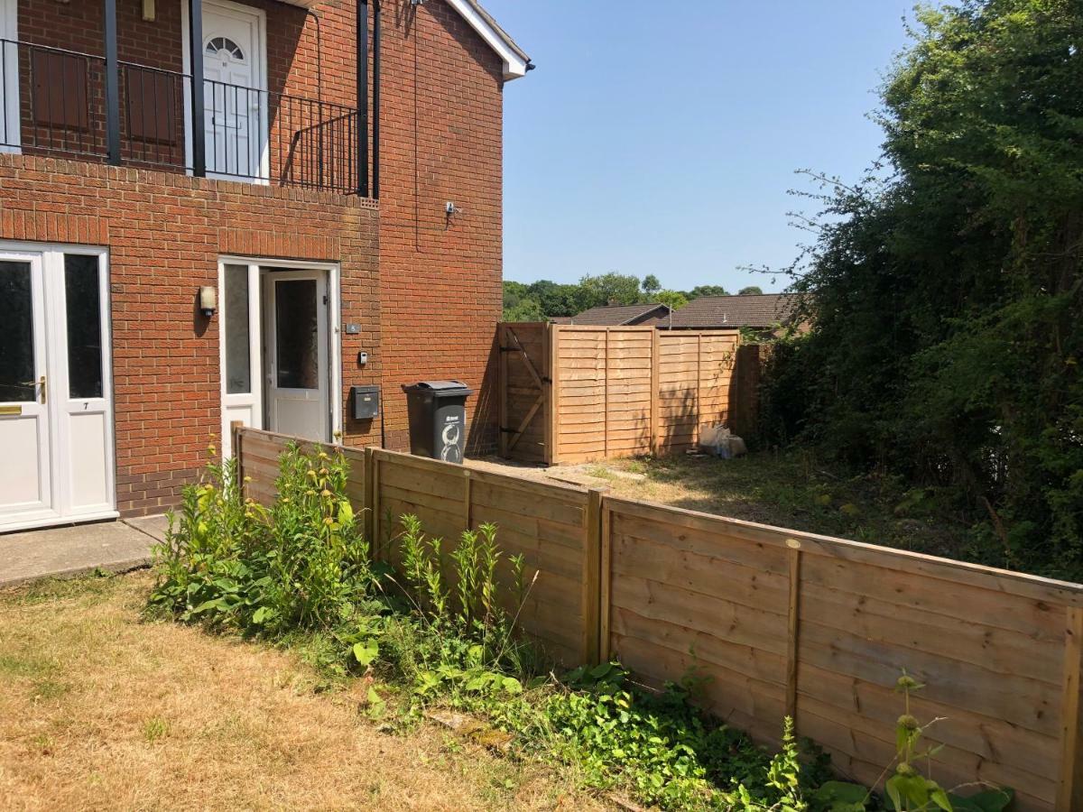 Home-From-Home - Self Catering Garden Apartment, Waterlooville Kültér fotó