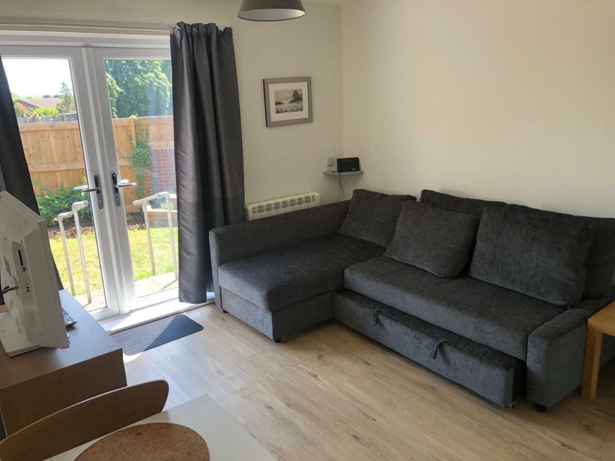 Home-From-Home - Self Catering Garden Apartment, Waterlooville Kültér fotó