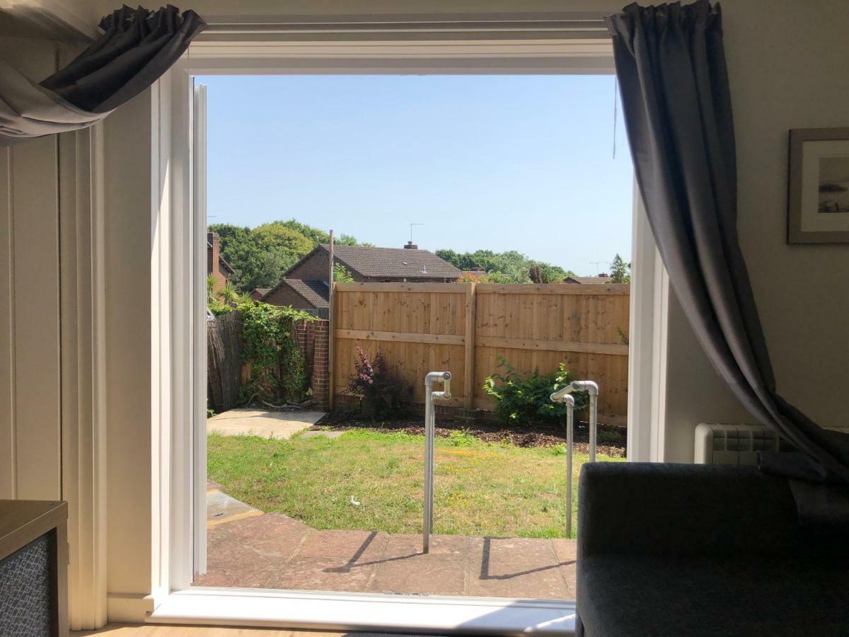 Home-From-Home - Self Catering Garden Apartment, Waterlooville Kültér fotó