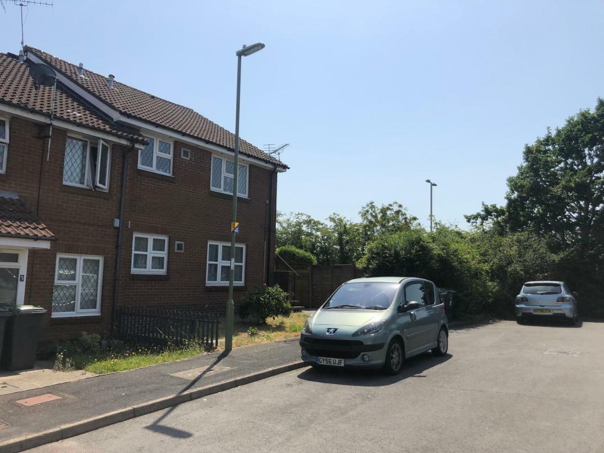 Home-From-Home - Self Catering Garden Apartment, Waterlooville Kültér fotó