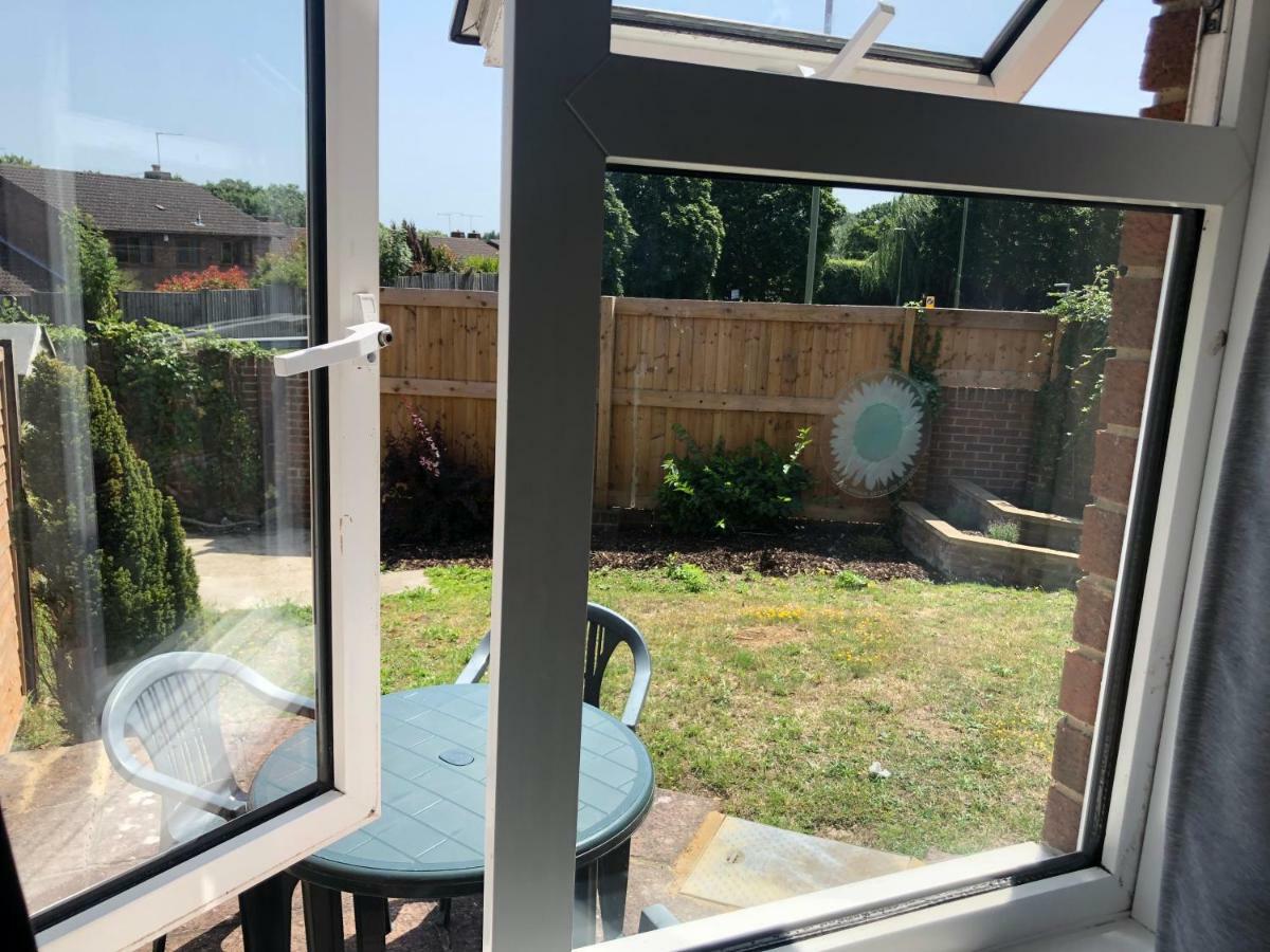Home-From-Home - Self Catering Garden Apartment, Waterlooville Kültér fotó