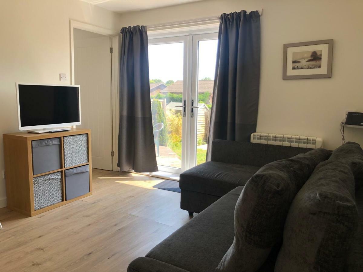 Home-From-Home - Self Catering Garden Apartment, Waterlooville Kültér fotó