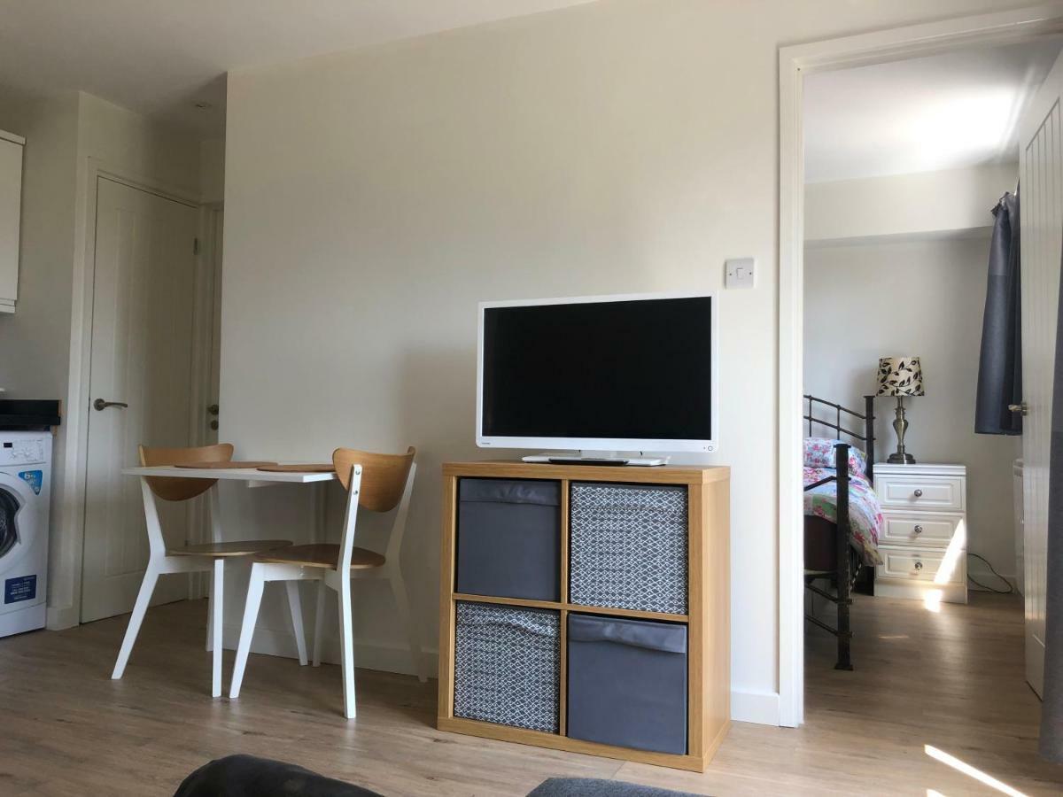 Home-From-Home - Self Catering Garden Apartment, Waterlooville Kültér fotó